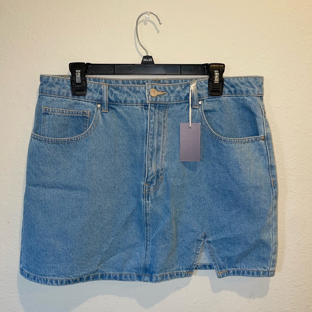 New denim skirt, size L
